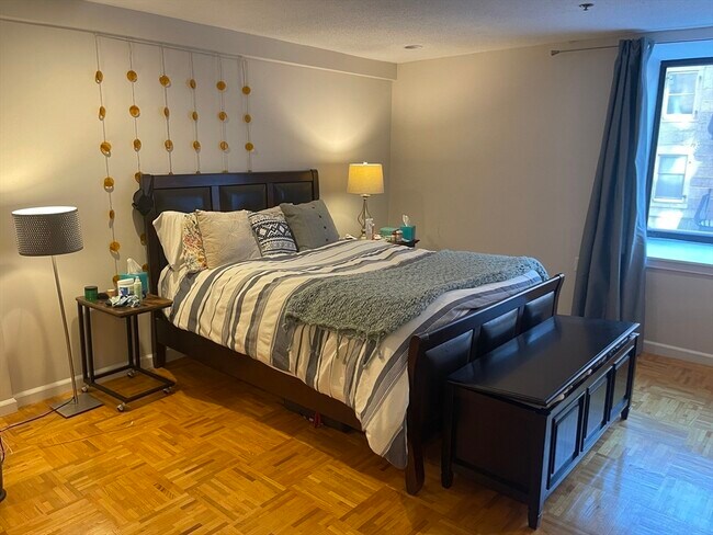 Building Photo - 357 Commercial St