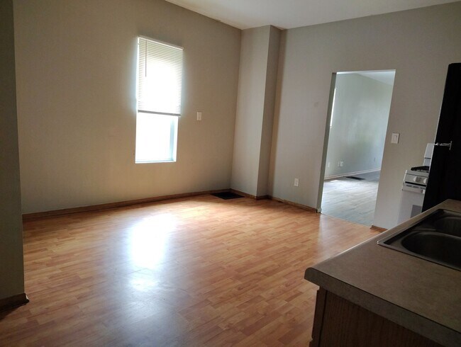 Building Photo - 2425 W Greenfield Ave
