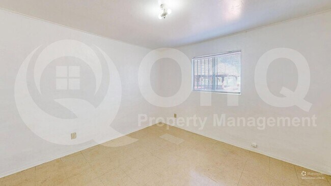 Building Photo - 872 W Glenn St