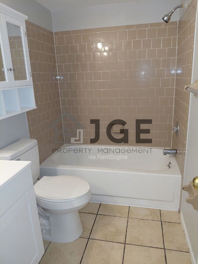 Building Photo - 724 Ne-11 Ter