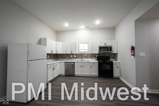 Building Photo - 925 N Sheffield Ave