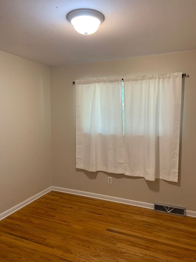 Building Photo - 4 bed/2 bath Home located in central Fort Collins off Drake