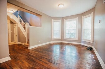 Building Photo - Stunning 5 bed 2 bath House ** Beautiful Upscale Living!!