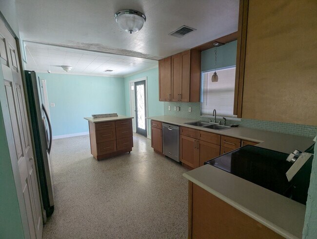 Building Photo - 1521 Normandy Way