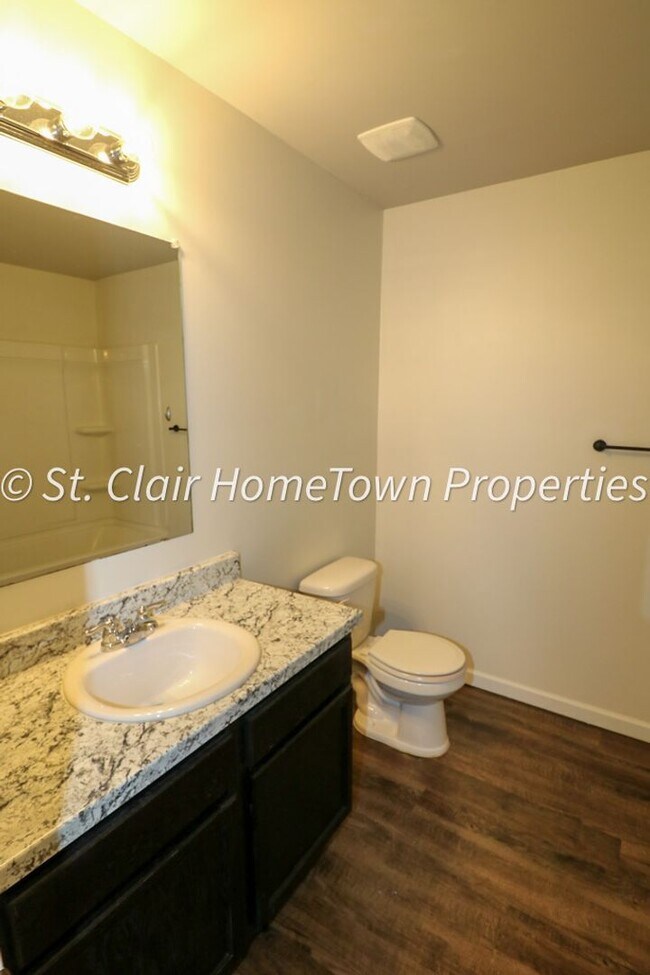 Building Photo - Spacious 4 Bedroom Home in Fox Hollow