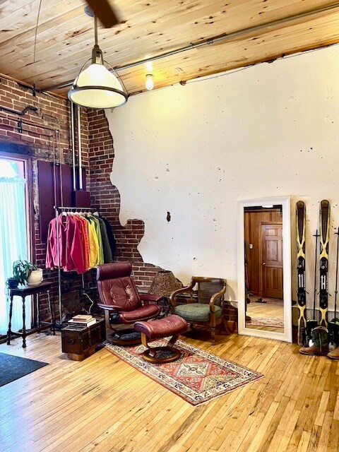 Building Photo - 138 W 1st St