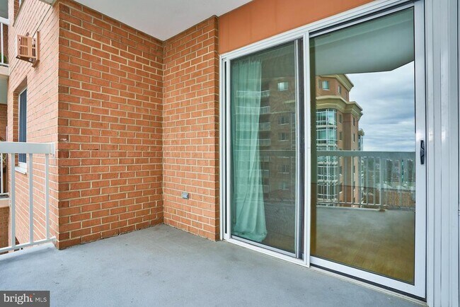 Building Photo - 3101 N Hampton Dr