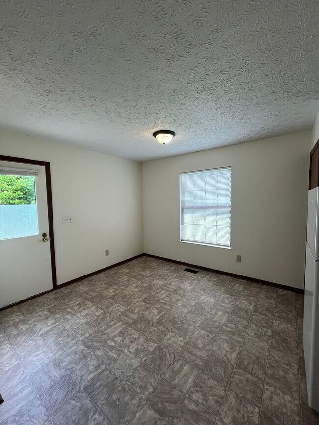 Building Photo - 8795-8797 Creve Coeur Lane