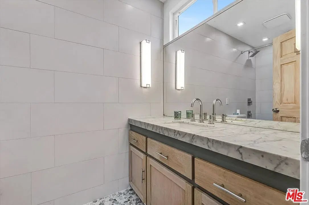Bedroom 3 bathroom - 8204 Calabar Ave