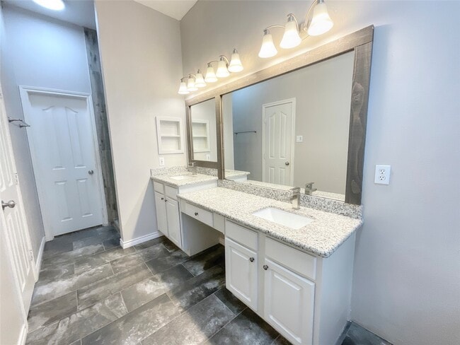 Building Photo - 9509 Dry Springs Dr