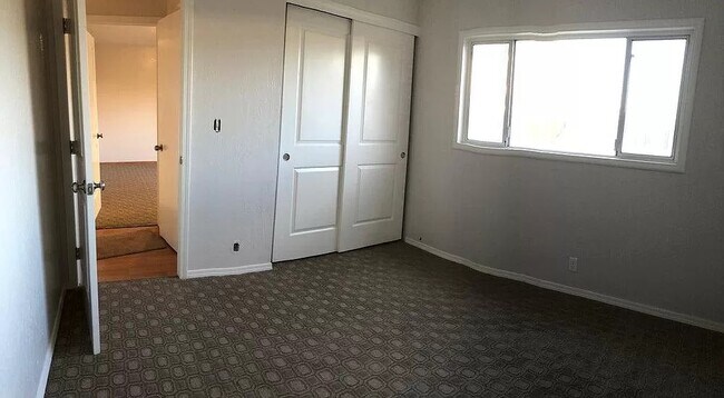 Building Photo - 488 April Way