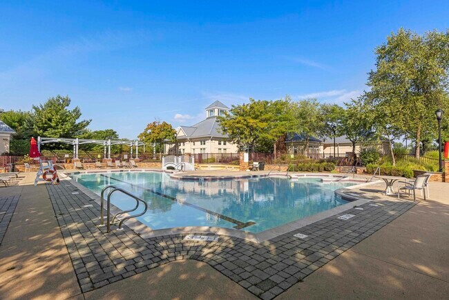 Building Photo - 100 Shearwater Ct E