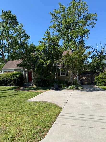 Building Photo - 2944 Primrose Cir