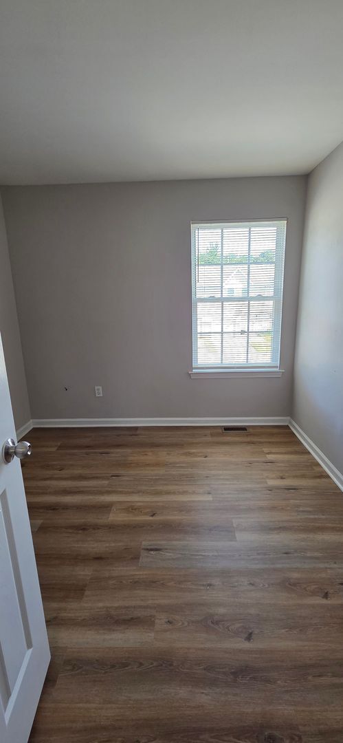 Building Photo - Charming 3-Bed Townhome in Sought-After Si...
