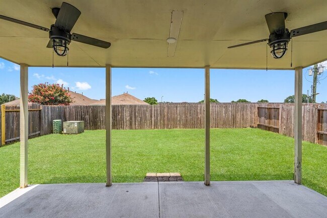 Building Photo - 2437 Aspen Dale Dr