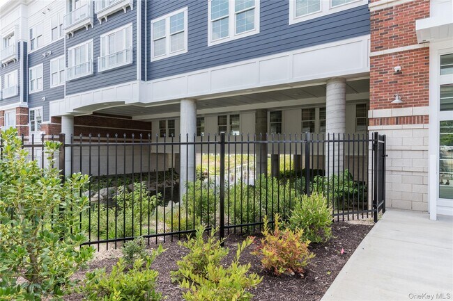 Building Photo - 75 E Hoffman Ave