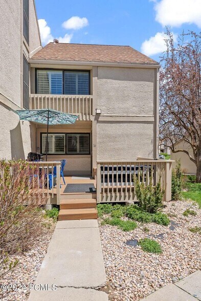 Back deck entrance - 36 Racquet Club Dr