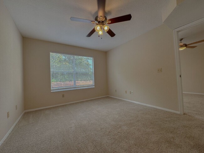 Building Photo - 827 Camargo Way