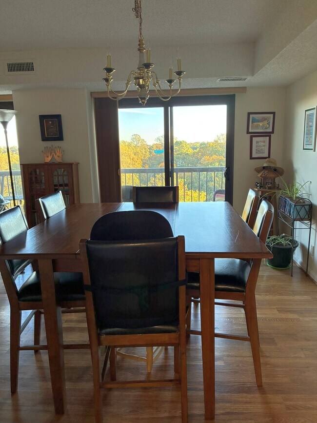 Building Photo - 3800 Powell Ln