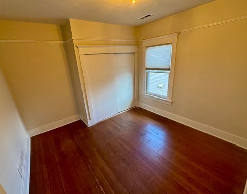 Building Photo - Gorgeous 2 bed Craftsman in Queen Anne! Open house Saturday!