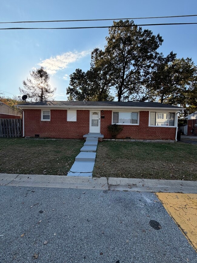 Primary Photo - 203 Ellerbe Dr