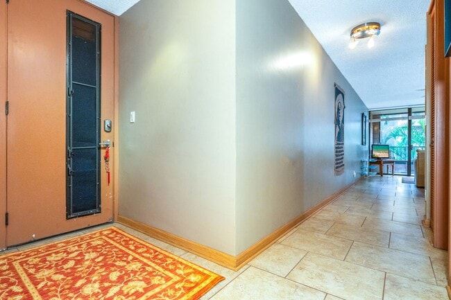 Building Photo - Furnished, One Bedroom/One Bathroom, Ocean...