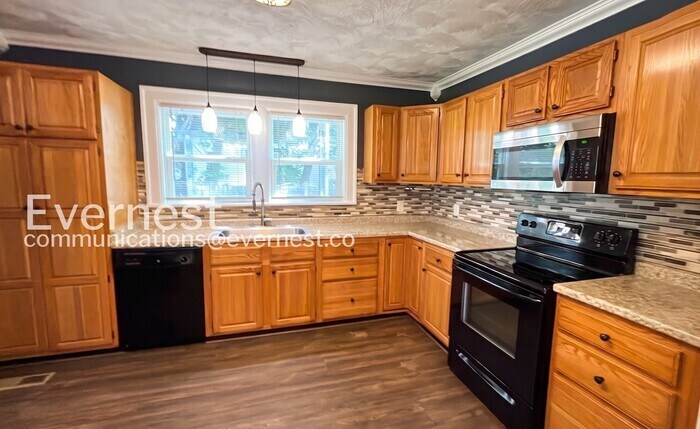 Building Photo - 507 S Lovell Ave