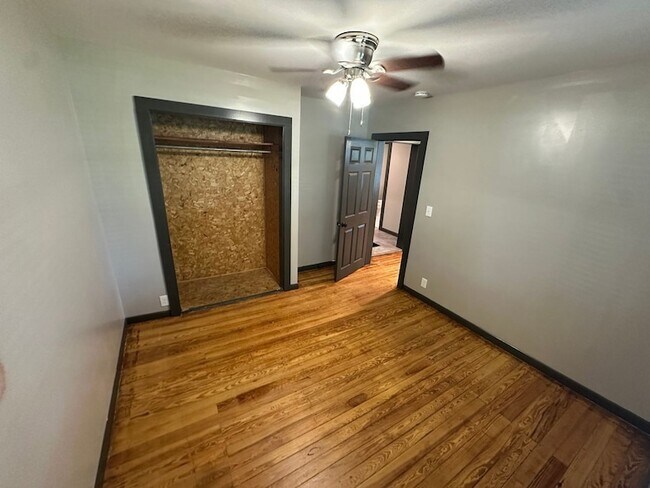 Building Photo - 408 Spence Ln