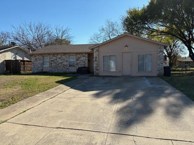 Primary Photo - 916 Tulip Trail