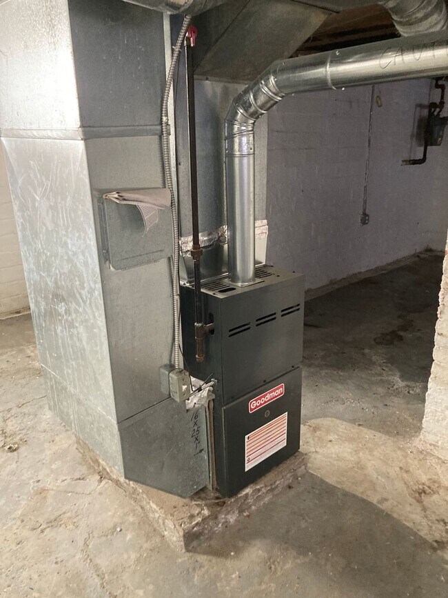 Building Photo - Charming University Heights Single Family ...