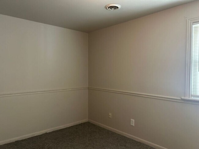 Building Photo - 11060 Lozier-
