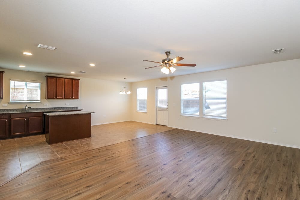 Building Photo - 1449 Vernon Dr