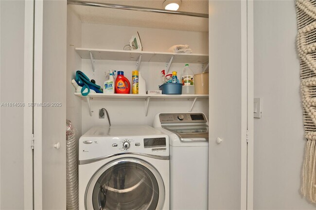 Building Photo - 101 Crandon Blvd