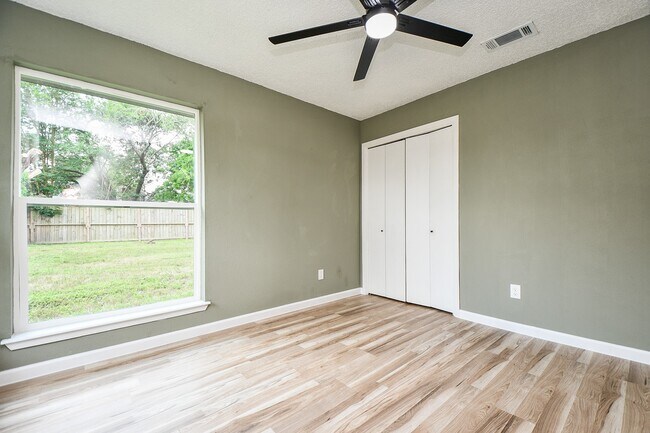 Building Photo - 17022 Quail Park Dr