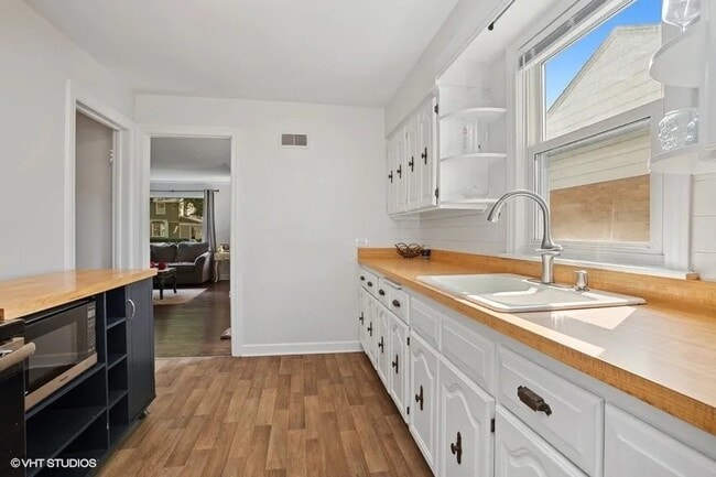 Building Photo - 540 S Evergreen Ave