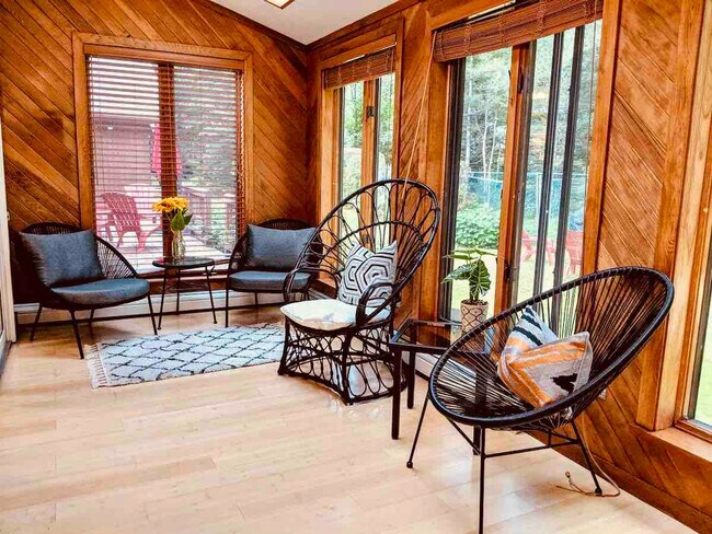 Building Photo - 140 Paquette Cir