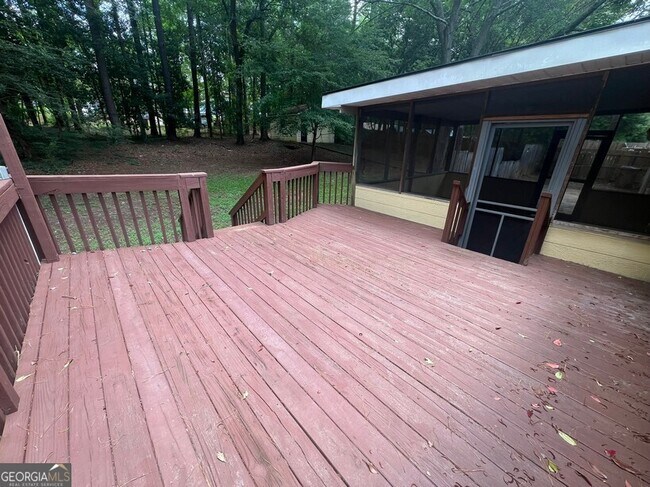 Building Photo - 916 Curry Cir SE