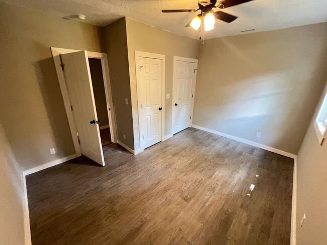 Building Photo - Newly Renovated 2 Bed, 2 Bath Duplex – Pet Friendly!