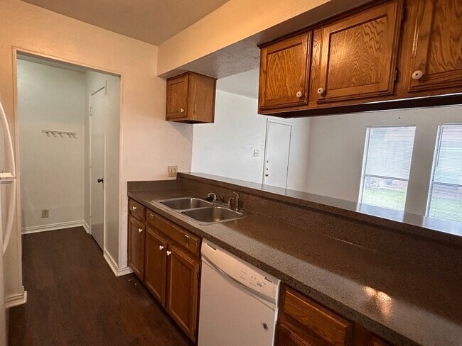 Building Photo - 3317 Gardenview Cir