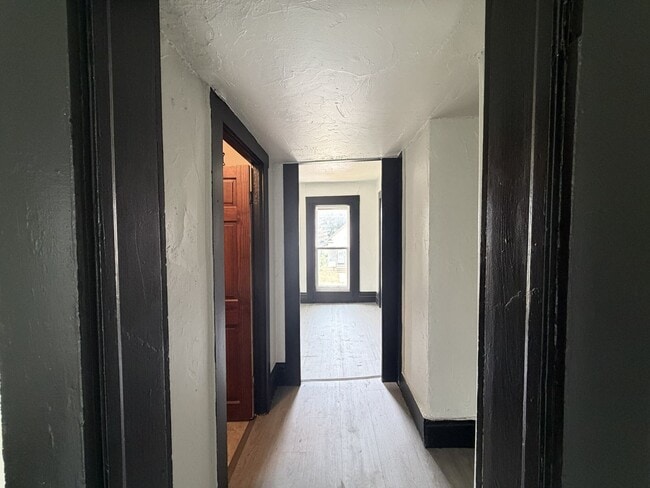 Building Photo - 543 Erin St