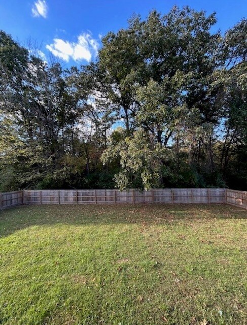 Building Photo - 259 Clover Cir