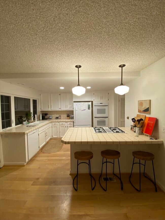 Building Photo - 1784 Bonniebrae Dr