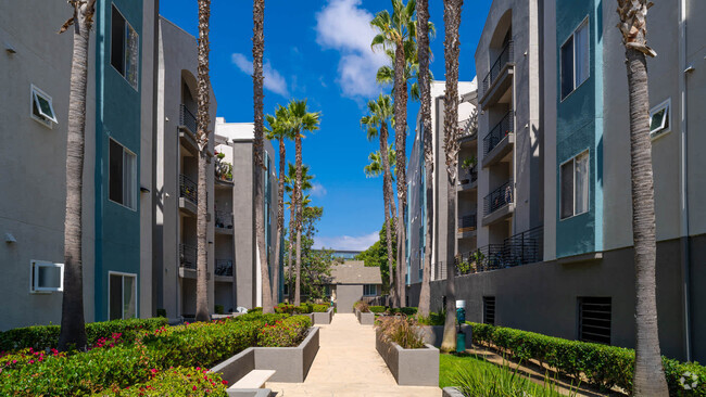 Building Photo - Del Mar Ridge