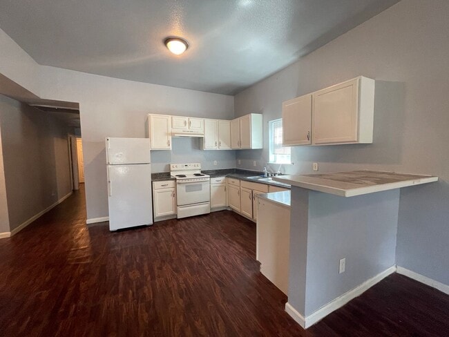 Building Photo - 4 Bed / 2 Bath Home in Historic Southside ...