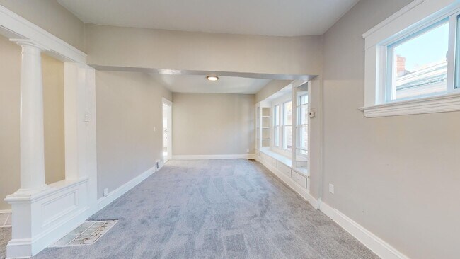 Building Photo - 3915 Hyde Ave