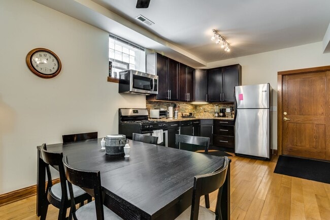 Building Photo - Bucktown: Fully furnished gorgeous 3 Bed, 2 Bath Condo