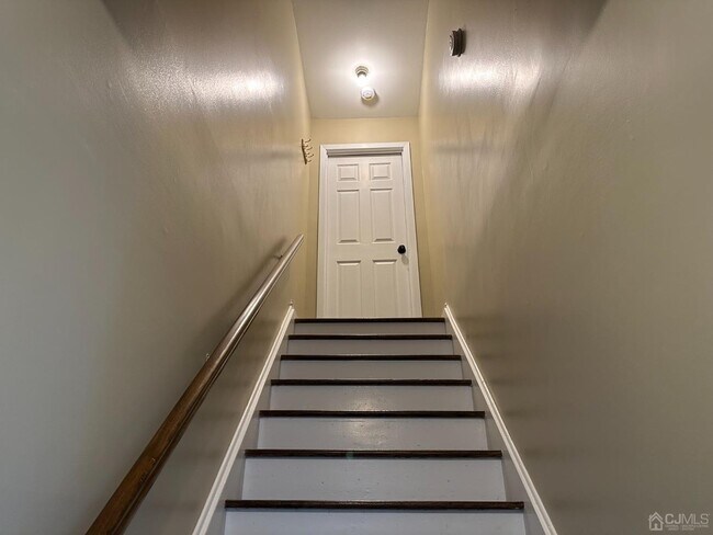 Building Photo - 145 Main St