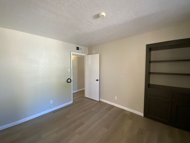 Building Photo - 4 Bedroom with Office Single Story Home Av...