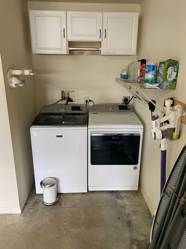 Building Photo - SEASONAL RENTAL or ANNUAL LEASE in The Village of Duval 2 Beds, 2 Bath + den home, Pets OK.