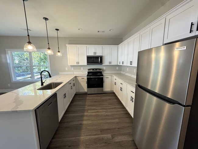 Building Photo - Downtown 4br Home FOR RENT